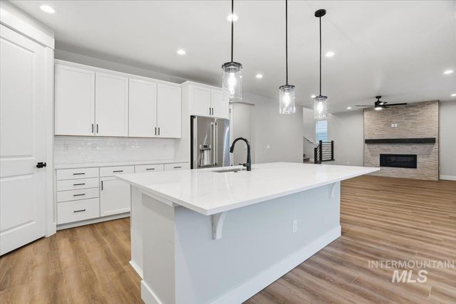 6135 N Senita Hills Ave, Meridian, ID 83646