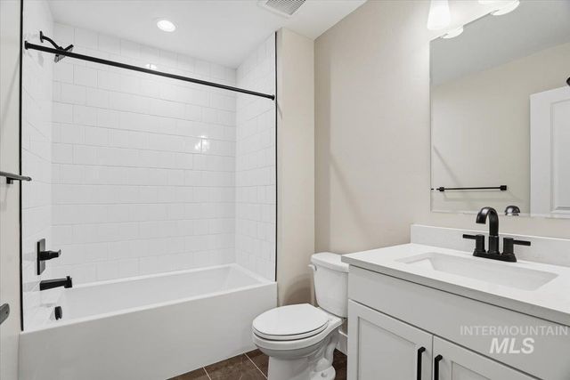 6135 N Senita Hills Ave, Meridian, ID 83646