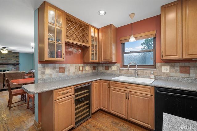 9205 Roger Lee Lane, St Louis, MO 63126