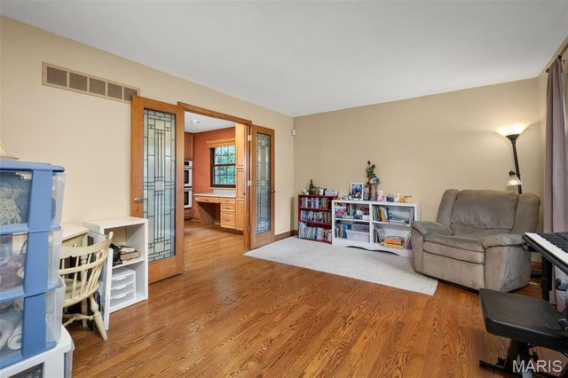 9205 Roger Lee Lane, St Louis, MO 63126