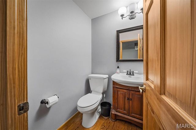 9205 Roger Lee Lane, St Louis, MO 63126