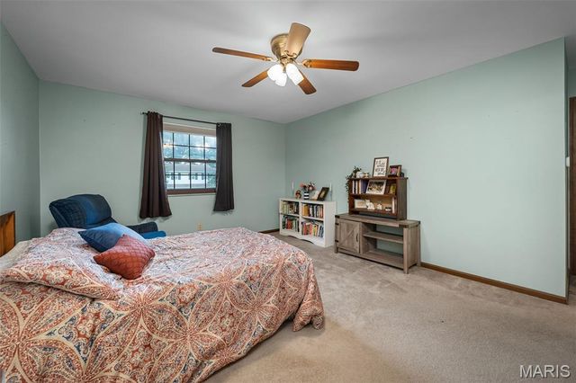 9205 Roger Lee Lane, St Louis, MO 63126