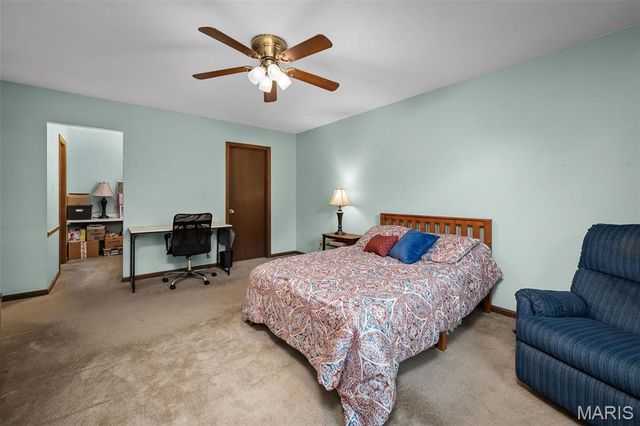 9205 Roger Lee Lane, St Louis, MO 63126