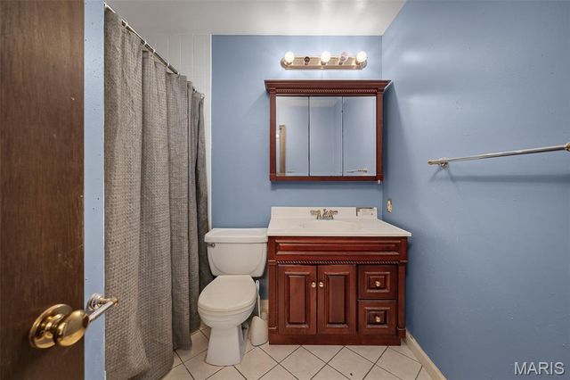 9205 Roger Lee Lane, St Louis, MO 63126