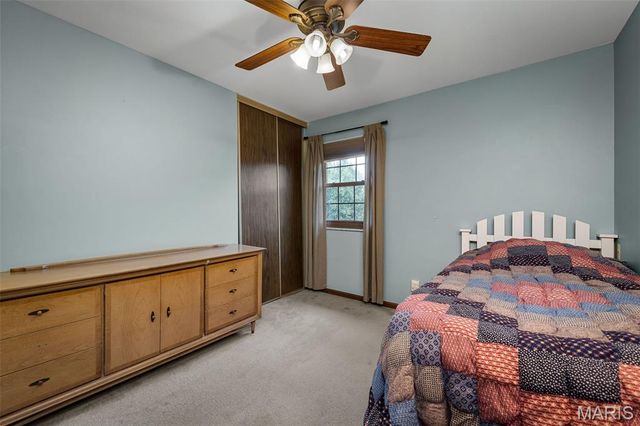 9205 Roger Lee Lane, St Louis, MO 63126