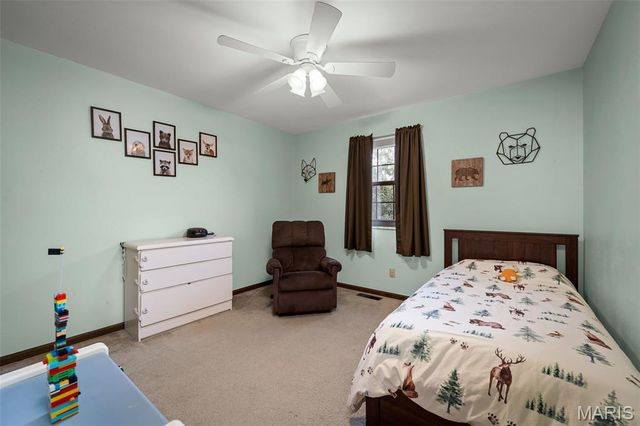 9205 Roger Lee Lane, St Louis, MO 63126