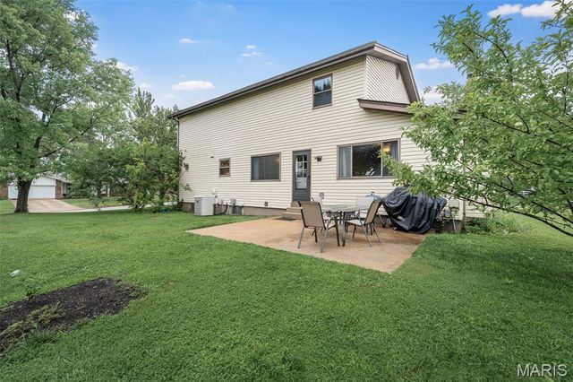 9205 Roger Lee Lane, St Louis, MO 63126