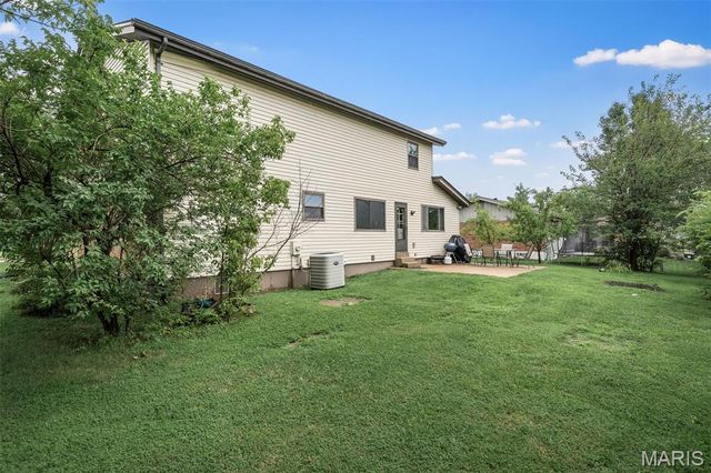 9205 Roger Lee Lane, St Louis, MO 63126
