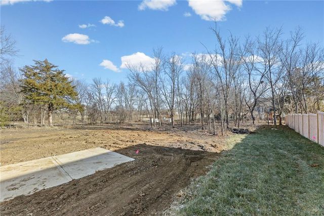 20703 Emerald Street, Spring Hill, KS 66083