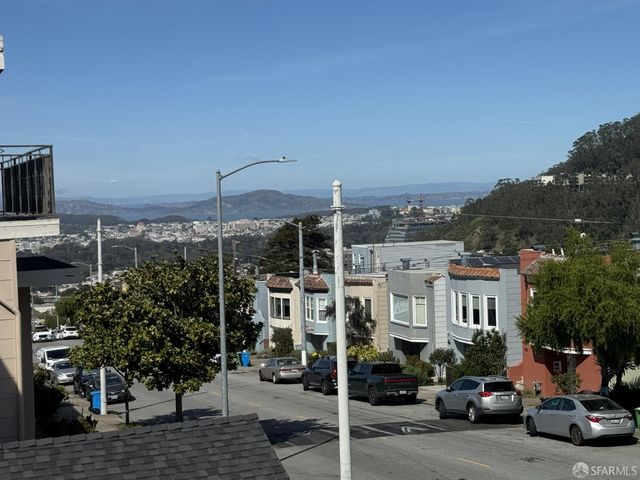 2051 10th Avenue, San Francisco, CA 94116