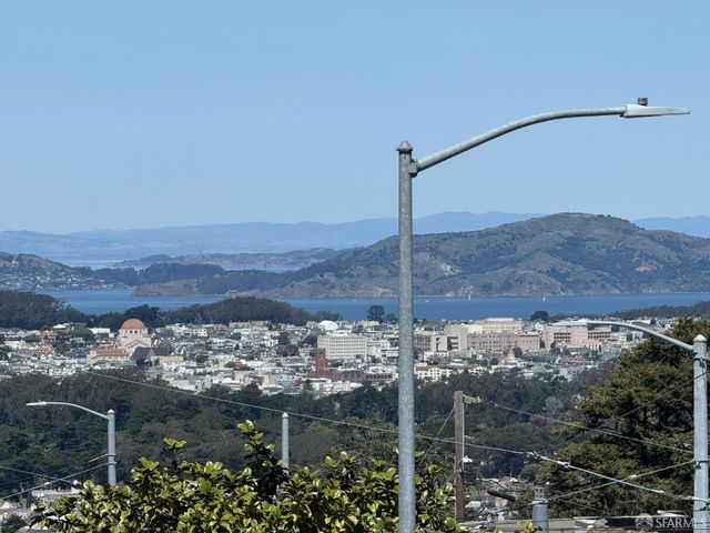 2051 10th Avenue, San Francisco, CA 94116