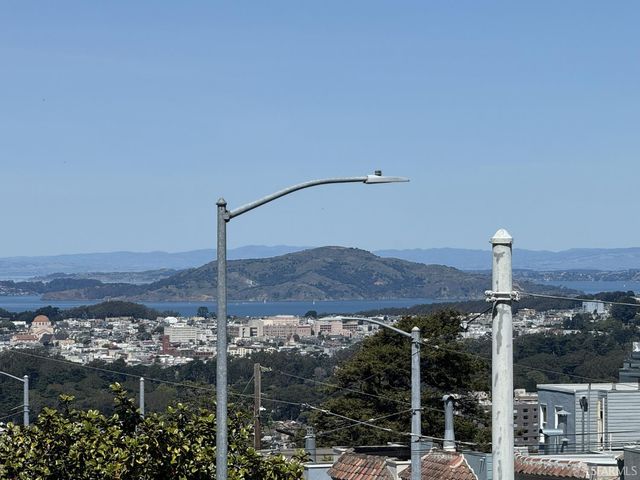 2051 10th Avenue, San Francisco, CA 94116