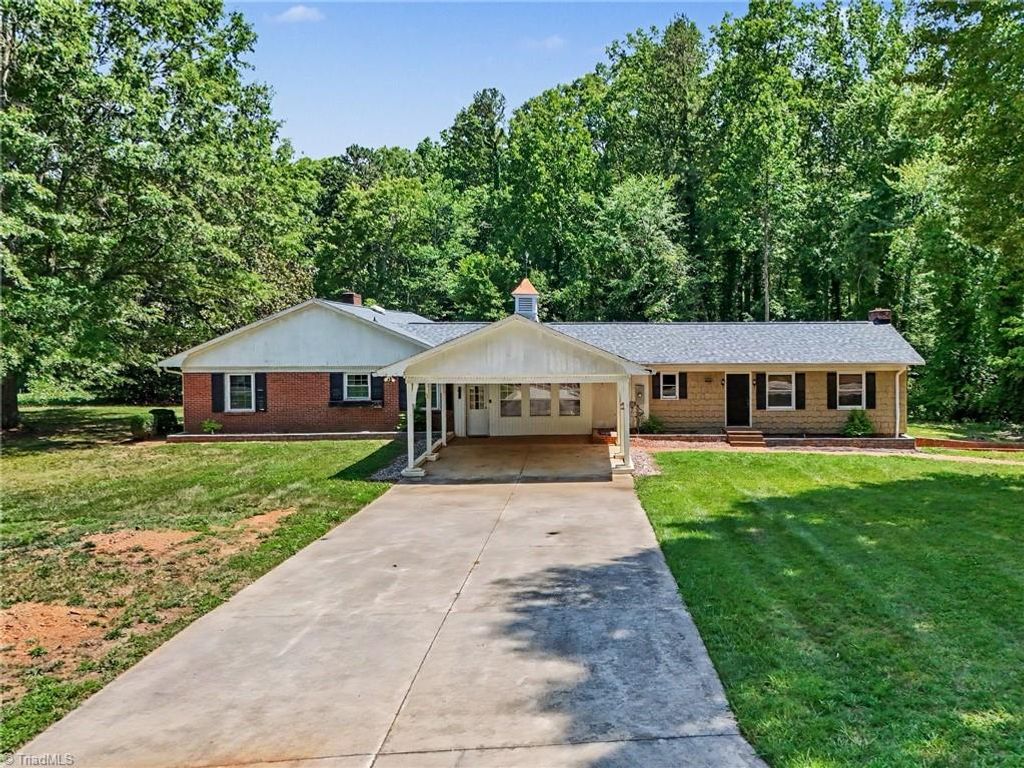 3063 Georgia Road, Yadkinville, NC 27055