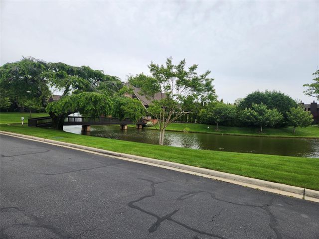 166 Southgate Circle, Massapequa Park, NY 11762