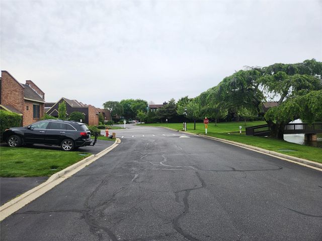 166 Southgate Circle, Massapequa Park, NY 11762