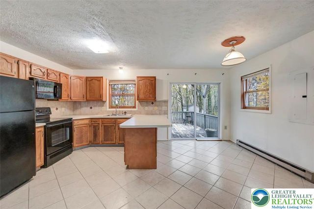 38 Spokane Road, Penn Forest Twp, PA 18210