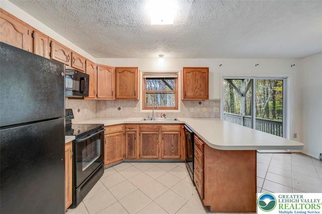 38 Spokane Road, Penn Forest Twp, PA 18210