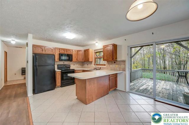 38 Spokane Road, Penn Forest Twp, PA 18210