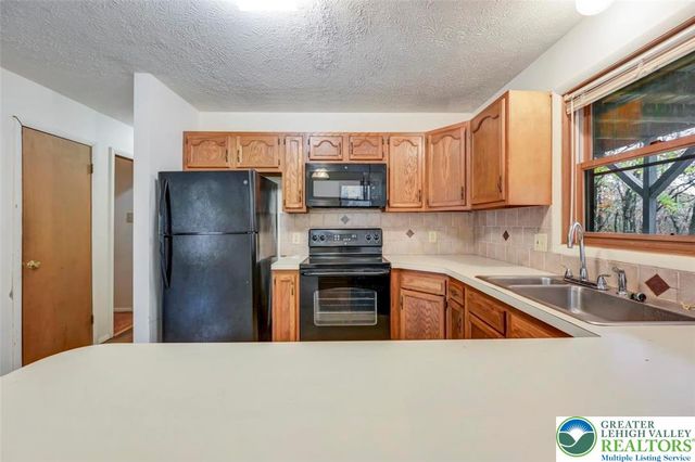 38 Spokane Road, Penn Forest Twp, PA 18210