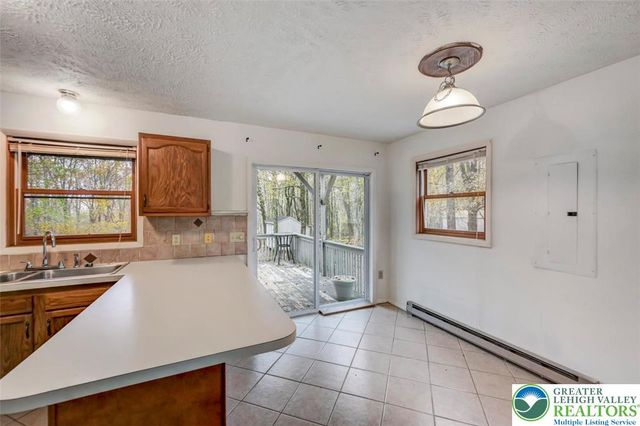 38 Spokane Road, Penn Forest Twp, PA 18210