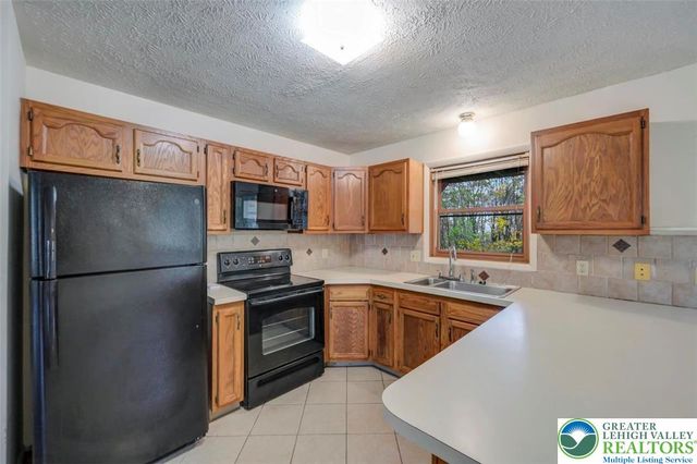 38 Spokane Road, Penn Forest Twp, PA 18210