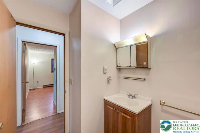 38 Spokane Road, Penn Forest Twp, PA 18210