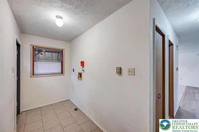 38 Spokane Road, Penn Forest Twp, PA 18210