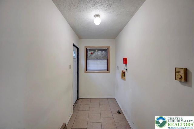 38 Spokane Road, Penn Forest Twp, PA 18210