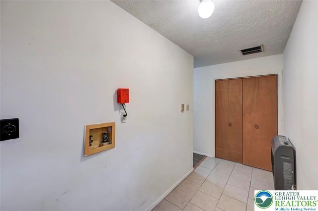 38 Spokane Road, Penn Forest Twp, PA 18210