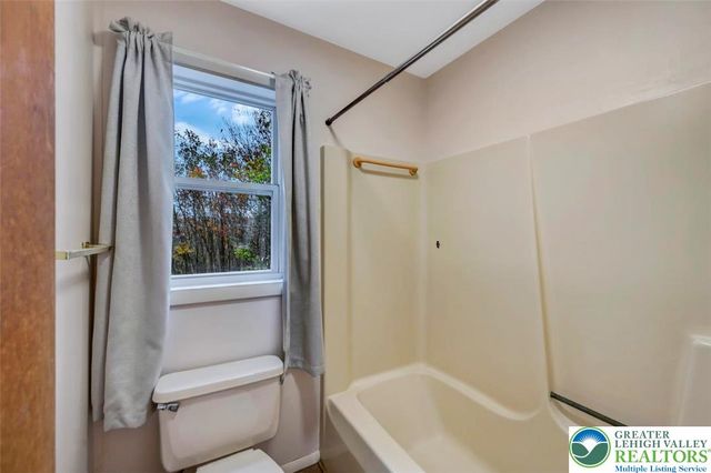 38 Spokane Road, Penn Forest Twp, PA 18210