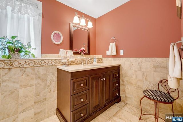 328 Ruckman Road, Hillsdale, NJ 07642