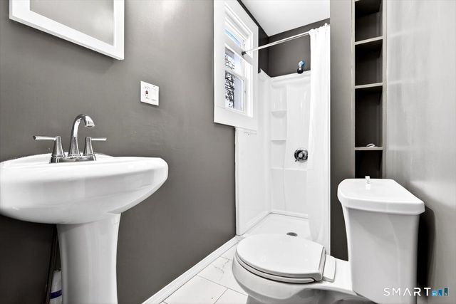 408 East Avenue, Bridgeport, CT 06610