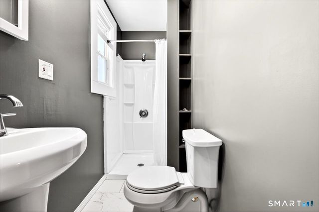 408 East Avenue, Bridgeport, CT 06610