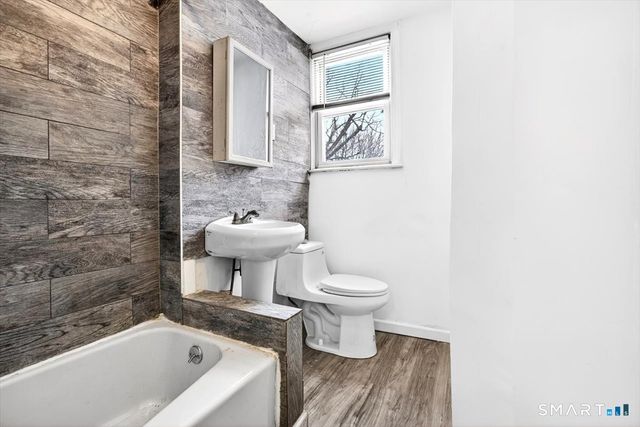 408 East Avenue, Bridgeport, CT 06610