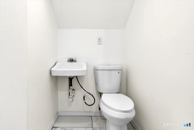 408 East Avenue, Bridgeport, CT 06610