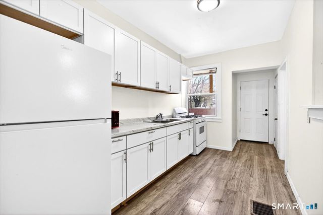 408 East Avenue, Bridgeport, CT 06610