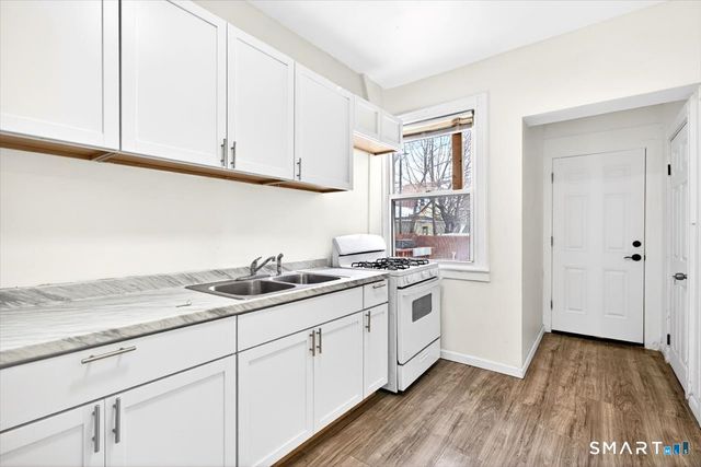 408 East Avenue, Bridgeport, CT 06610