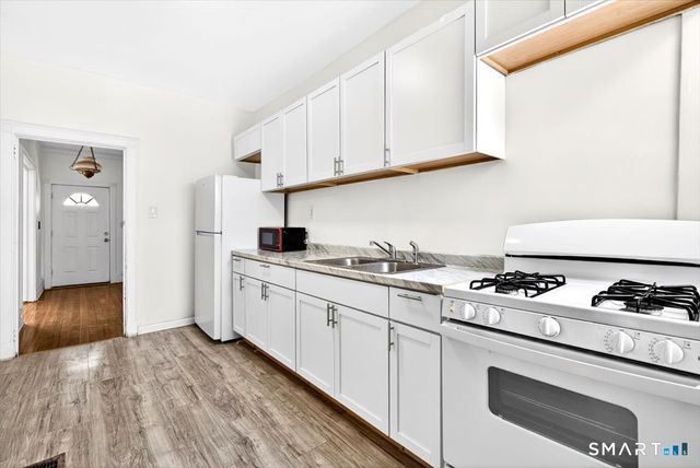 408 East Avenue, Bridgeport, CT 06610