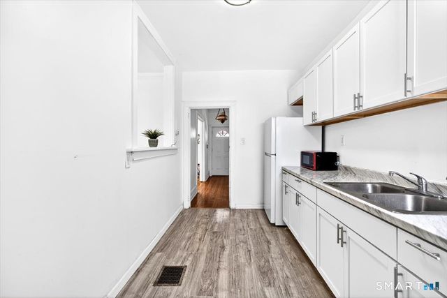 408 East Avenue, Bridgeport, CT 06610