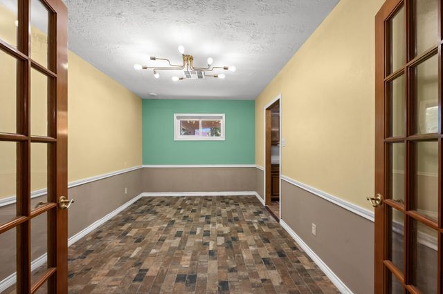 616 Cannan Drive, Angleton, TX 77515
