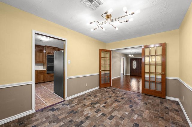 616 Cannan Drive, Angleton, TX 77515