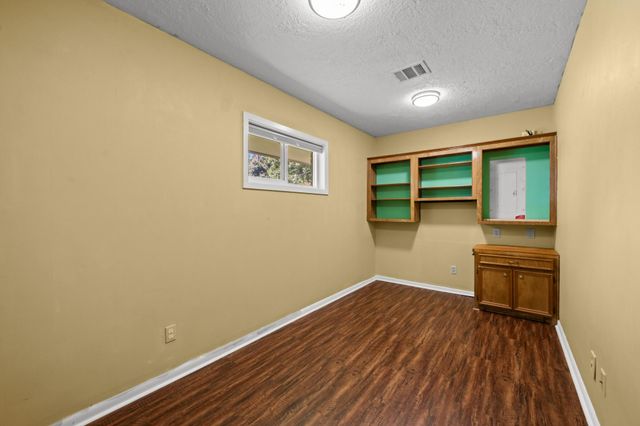 616 Cannan Drive, Angleton, TX 77515