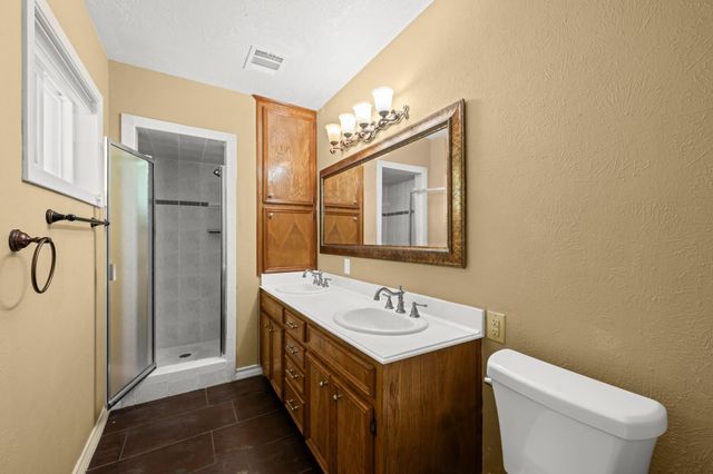 616 Cannan Drive, Angleton, TX 77515