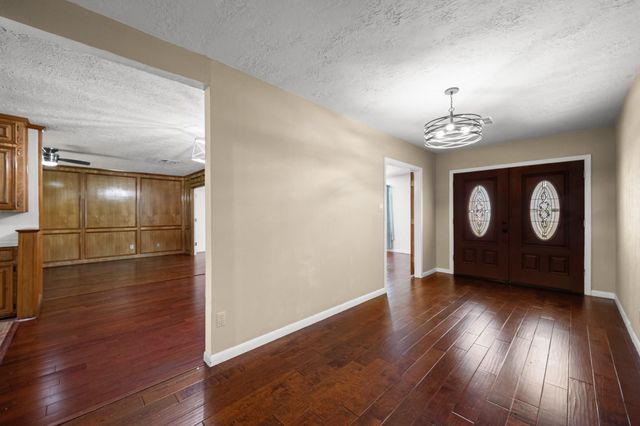 616 Cannan Drive, Angleton, TX 77515