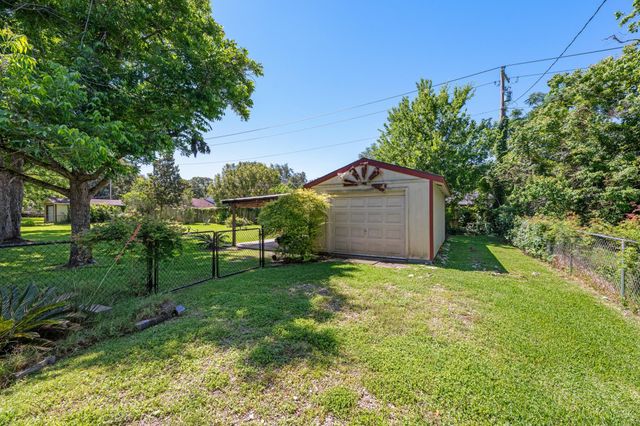 616 Cannan Drive, Angleton, TX 77515