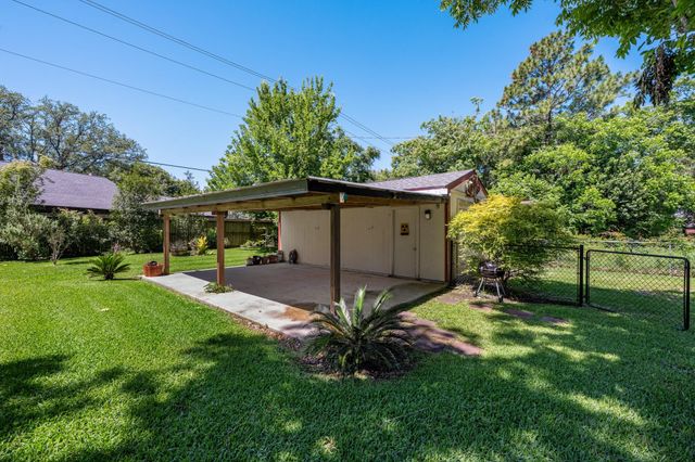 616 Cannan Drive, Angleton, TX 77515
