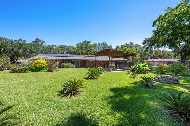 616 Cannan Drive, Angleton, TX 77515