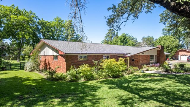 616 Cannan Drive, Angleton, TX 77515