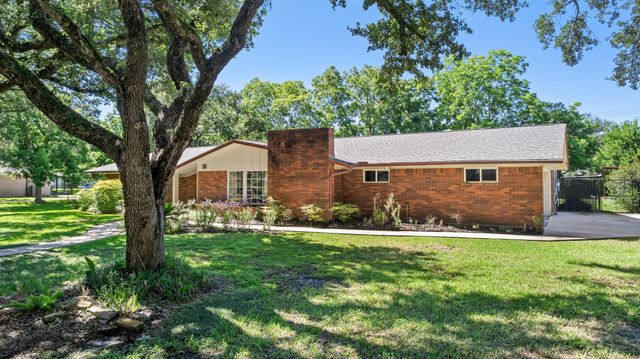 616 Cannan Drive, Angleton, TX 77515