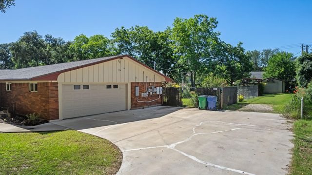 616 Cannan Drive, Angleton, TX 77515